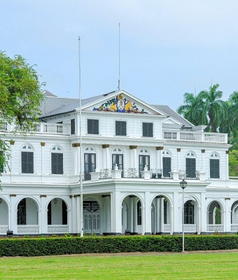 Presidentieel paleis in Paramaribo. 
